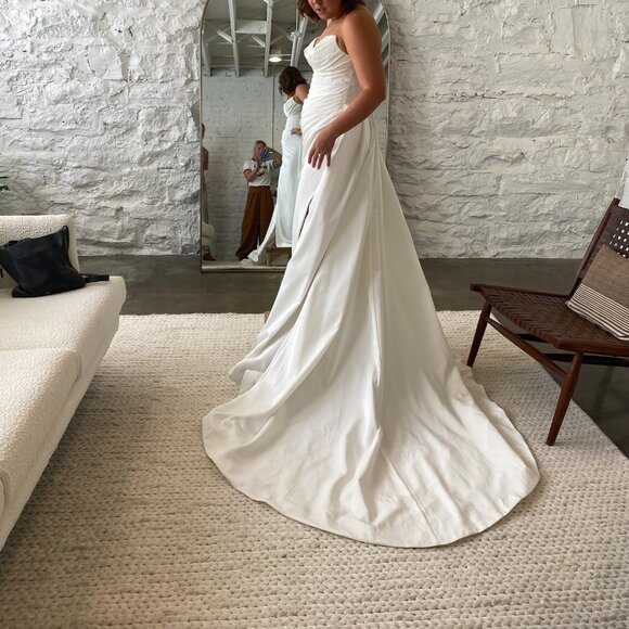 Jane Hill- Huntleigh Wedding Dress Size 13 - Picture 2 of 13